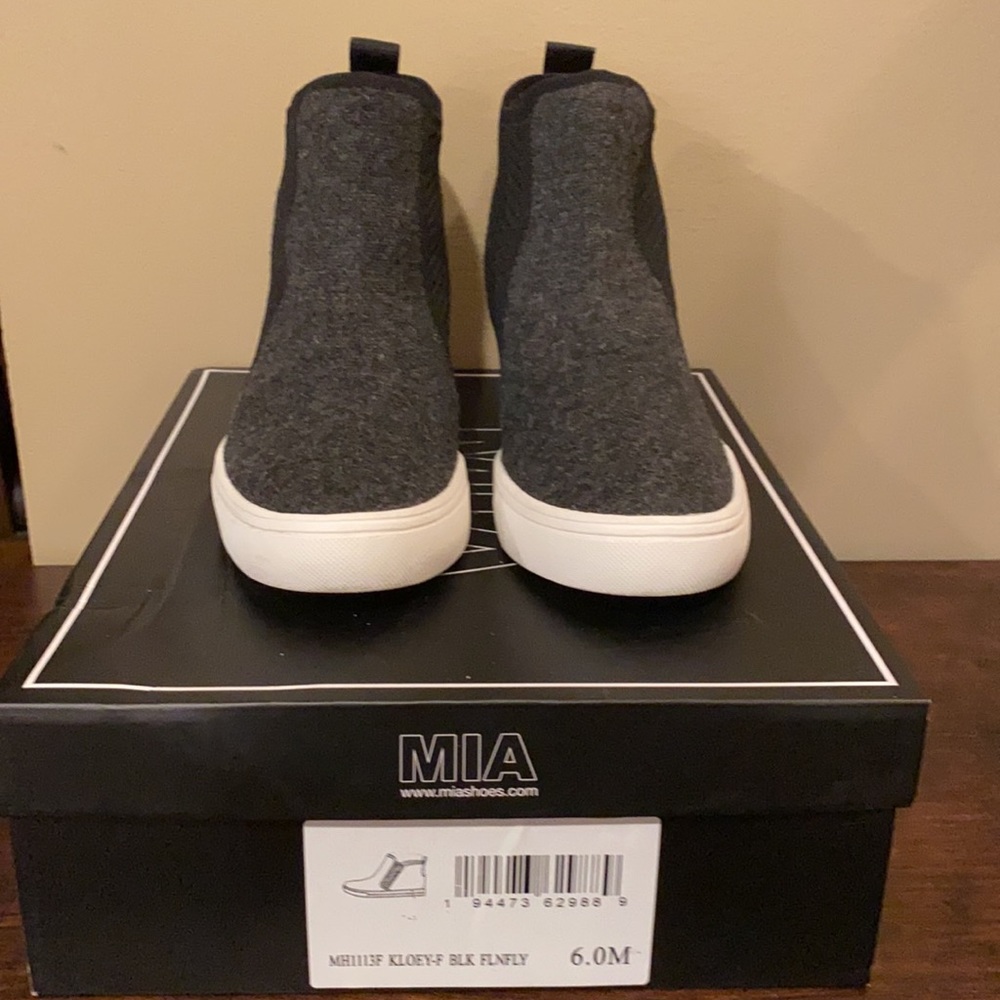 MIA Hidden Wedge Sneakers - Picture 2 of 8